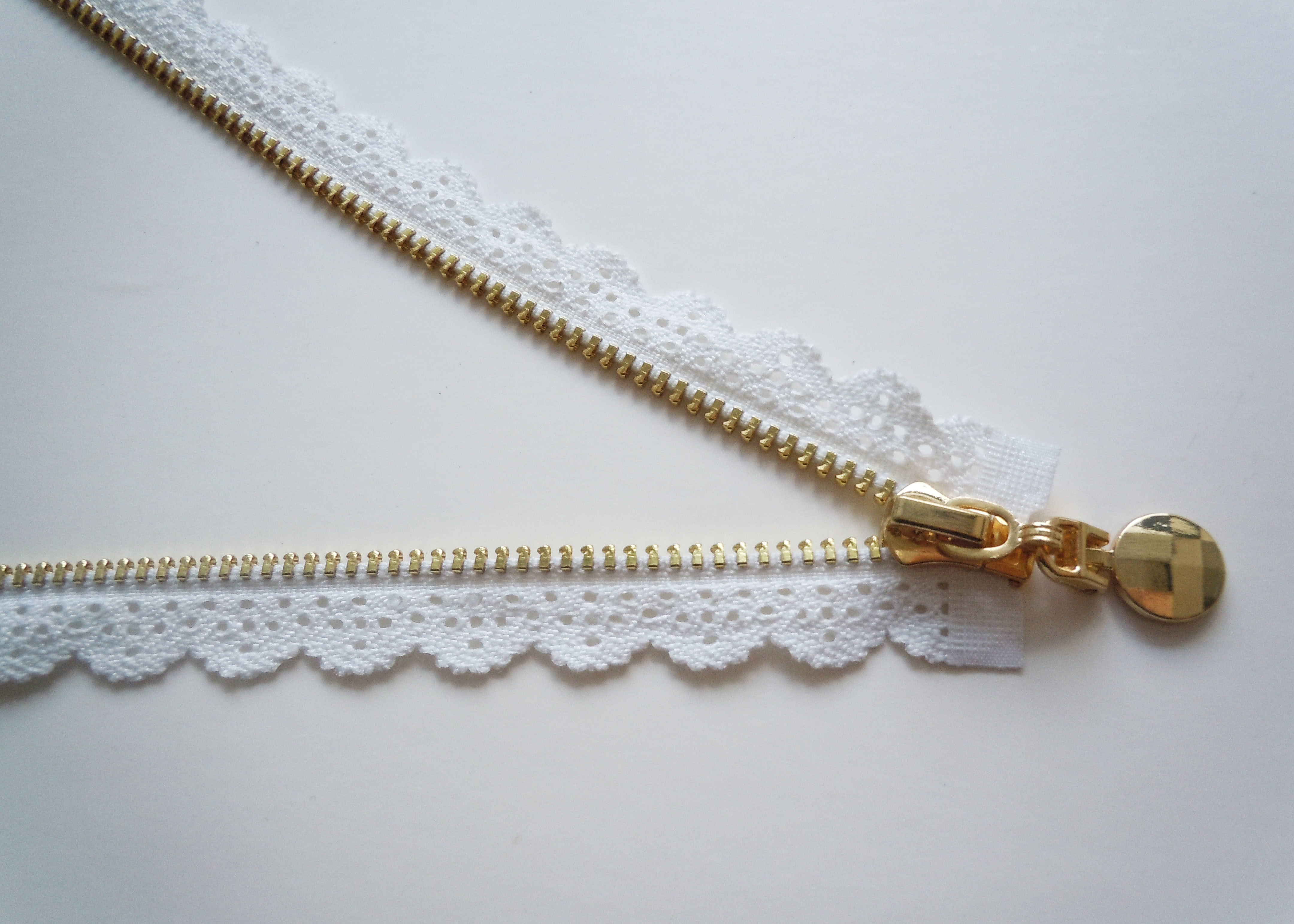 Beautiful Lace Nylon Zippers Invisible Zipper For Readymade Garments Wholesale Market