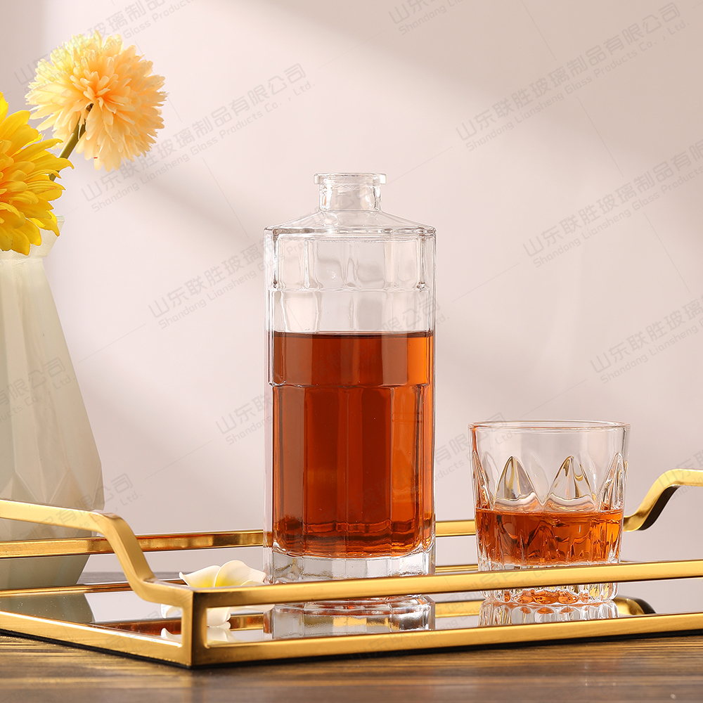 Vodka Wine Glass Bottle with Customized Bottle Color and Beautiful Crystal Design Bulk