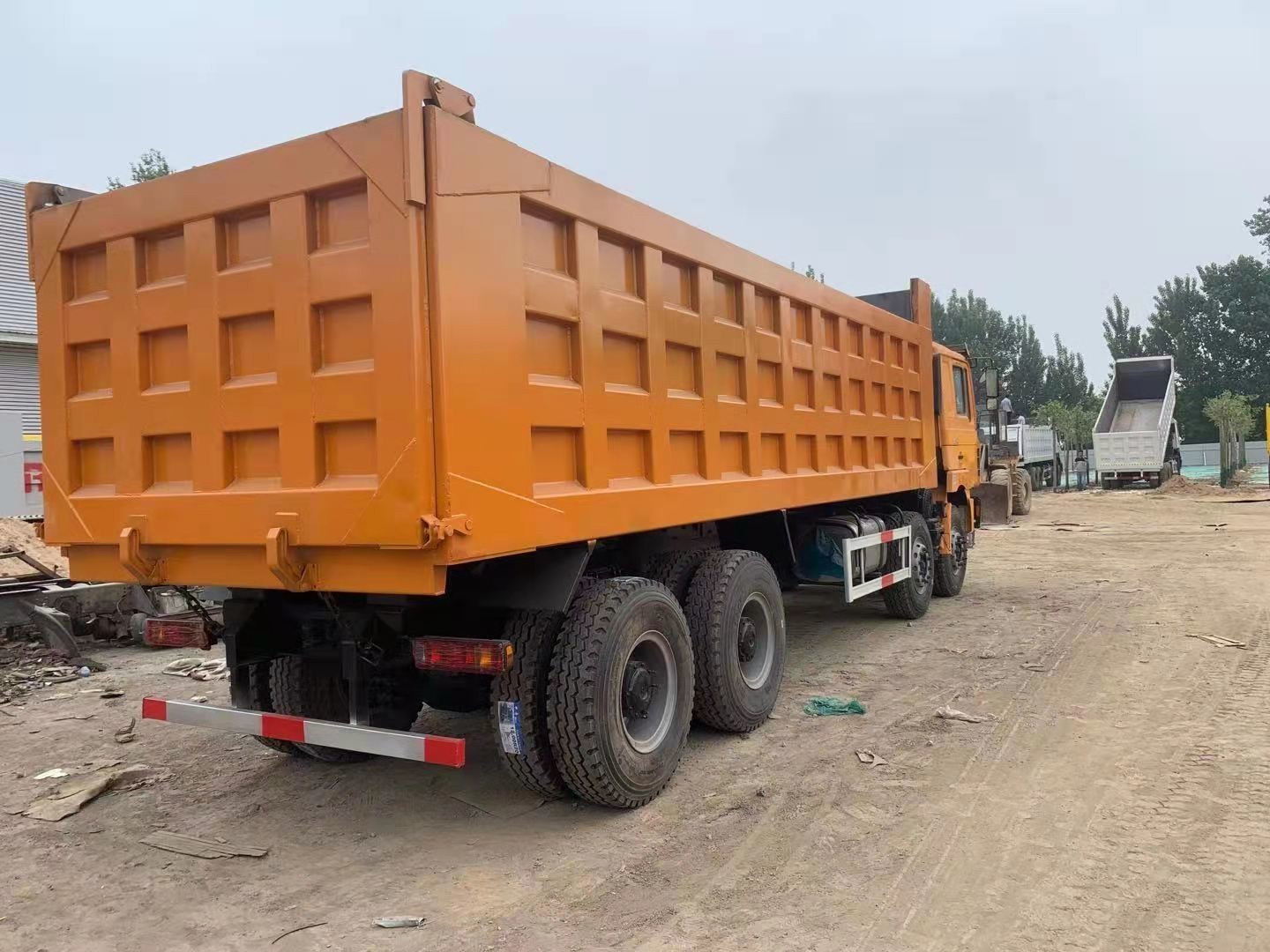 Shacman 8x4 four Axles Used Tipper Trucks Dumper 375HP 317HP for sale