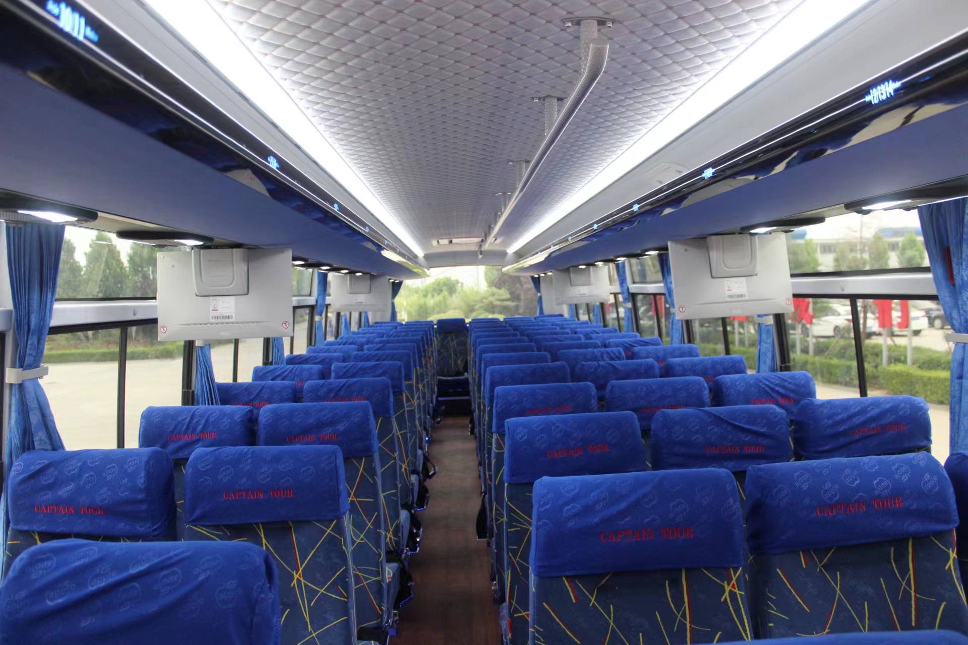 Luxury Buses with 75 1 1 Seats and Multi-leaf Spring Suspension Chassis
