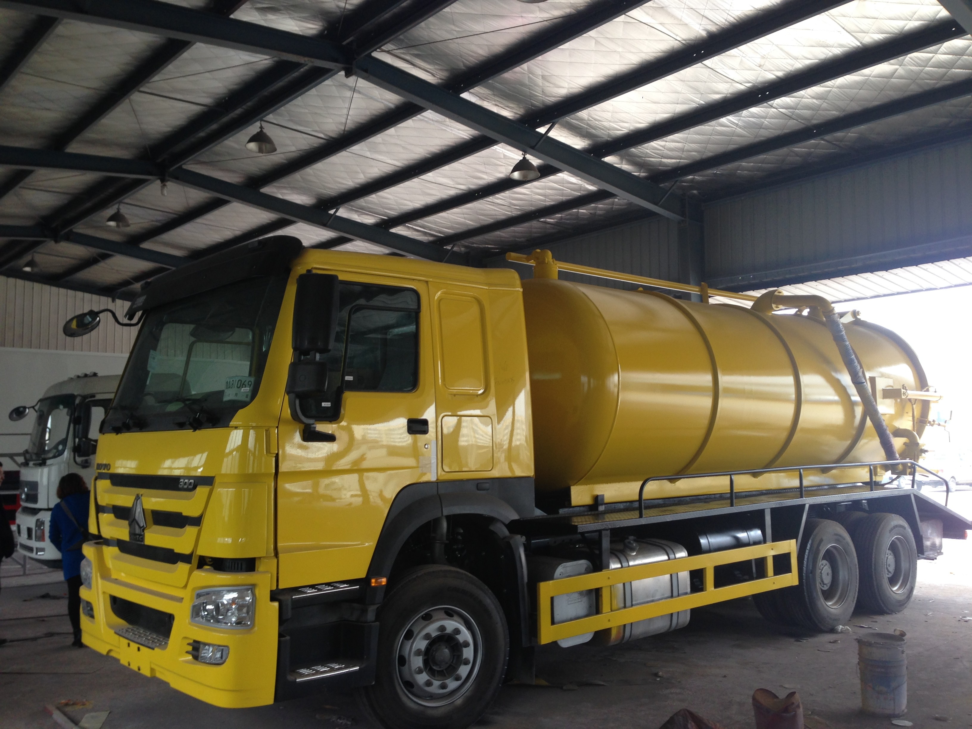 4m3 - 16m3 Sewage Sewage Suction Truck Dumping System With High Pressure Italian Jurop