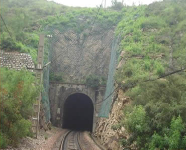 A piece of slope protection rope mesh is installed on the slope which is on the top of tunnel.