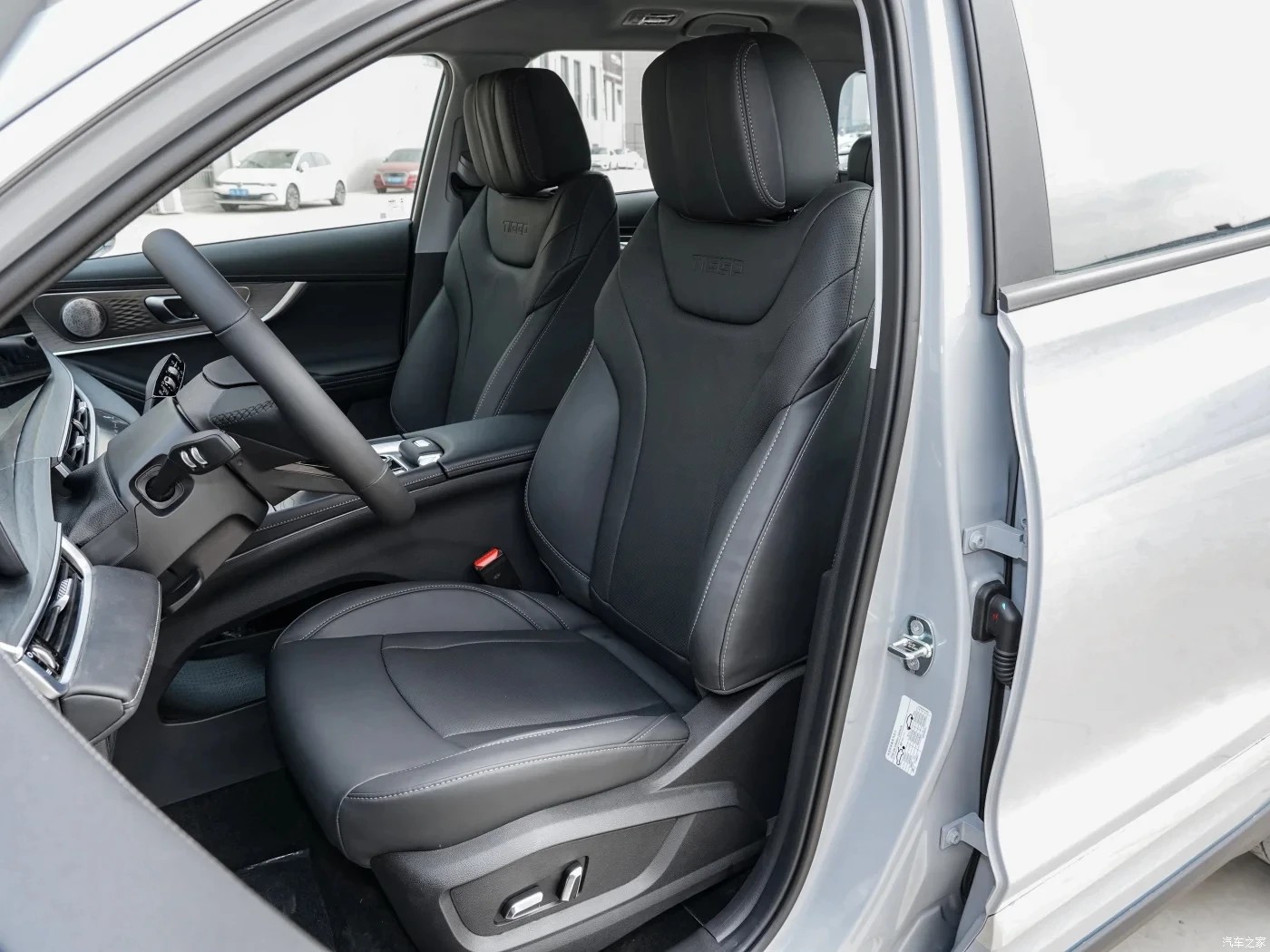 High Speed New Energy Hybrid Vehicle High Quality SUV Chery Tiggo 8 Pro