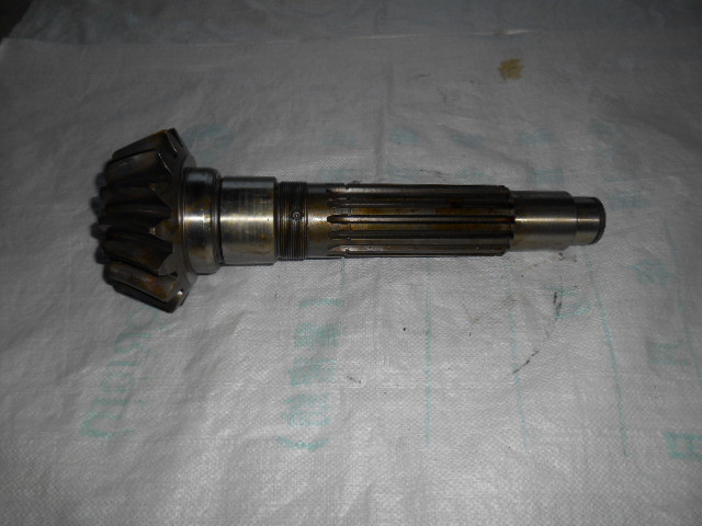 16Y-15-00061 Output Shaft Komatsu Bulldozer