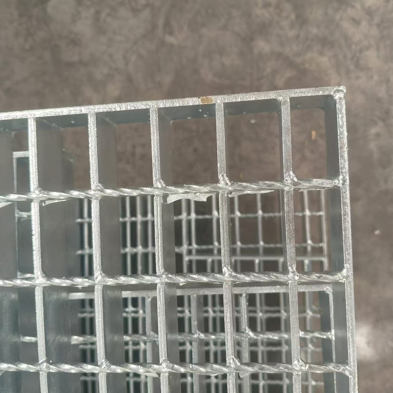 Strong Load Stable Structure Steel Grating In Shopping Malls