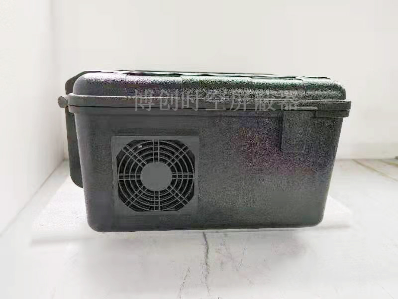 Suitcase style 82w high-power mobile phone signal jammer. 5g mobile phone signal shield is used in the confidential meet
