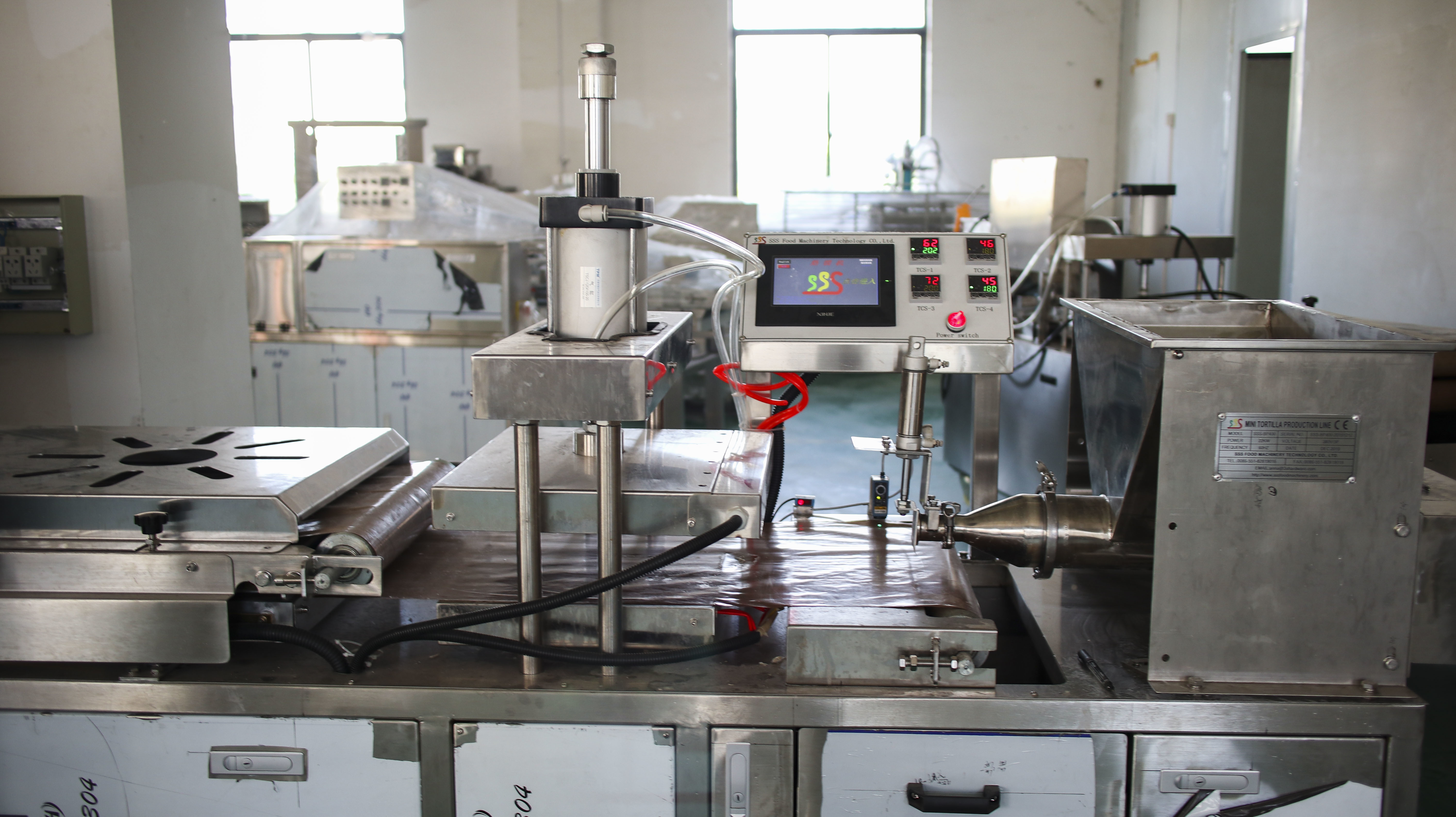 300mm 1300pcs/h Touch Screen Food Encrusting Machine