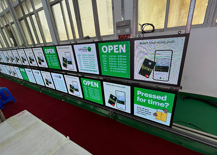 P2.6 Small LED Signage Advertising LED Screen 500*500mm 4G Network Control