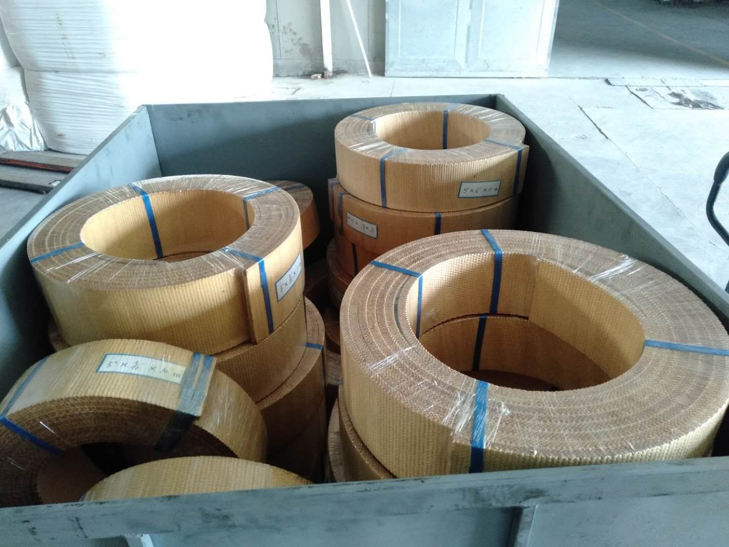 Brown Non Asbestos Woven Brake Belt For Ship Anchor Heavy Vehicle
