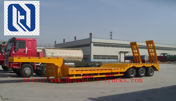 3 Axles Manual Semi Trailer Trucks Low Bed , Two Single Cargo Truck