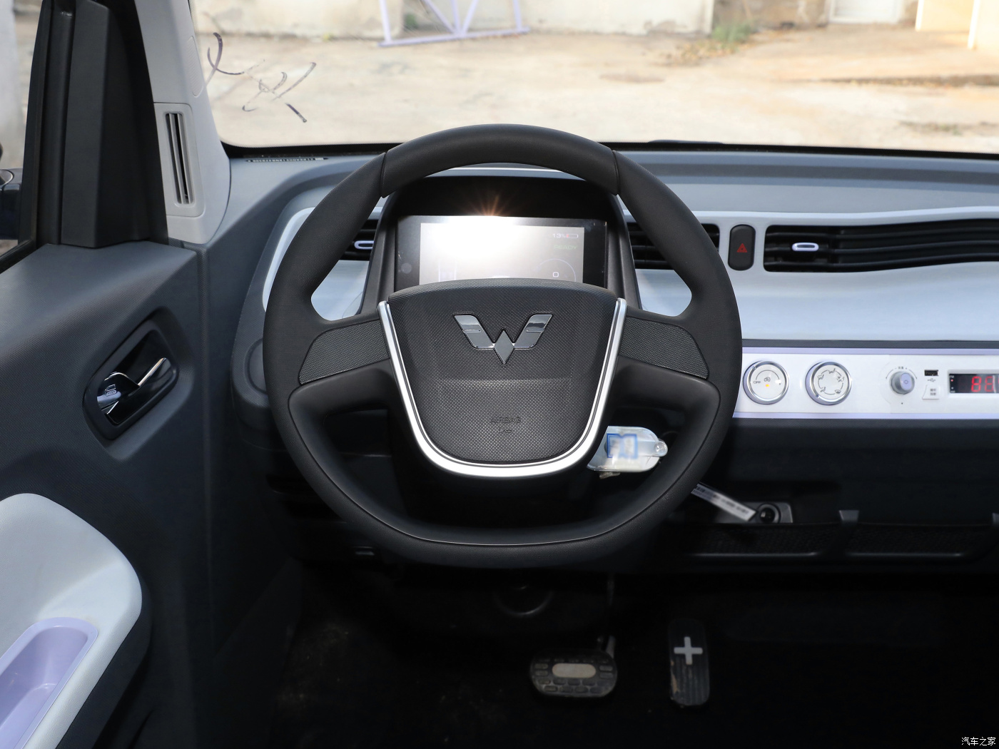 Gray Color Mini EV Cars Wuling Hongguang MINI EV Panoramic Sunroof