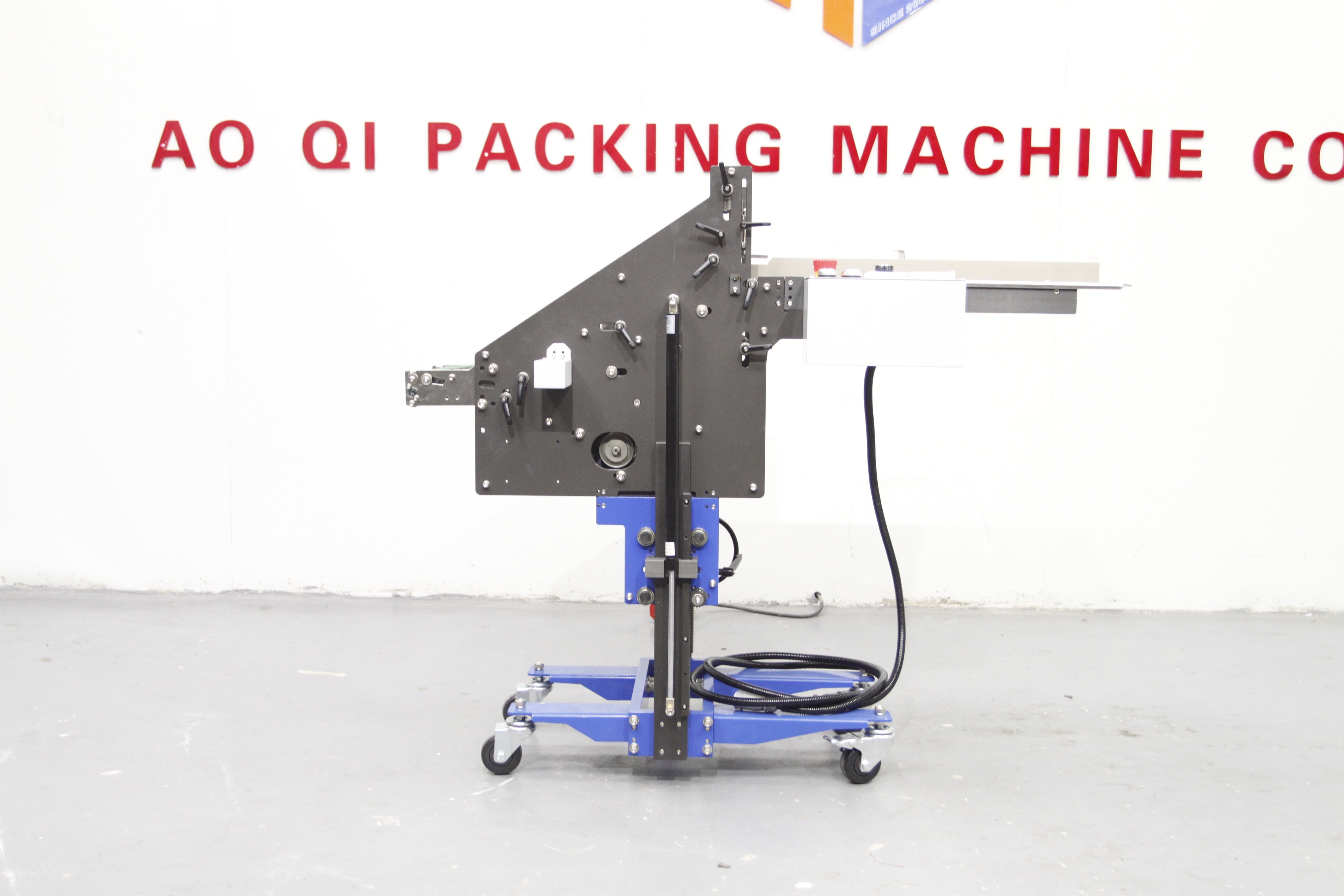 Width 320 Vertical Stacker Machine 220V 250W For Pharmaceutical Outsert Leaflet