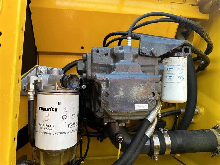 Used Komatsu PC240-8 Excavator with Cummins Engine and 690 Working Hours Crawler Japan