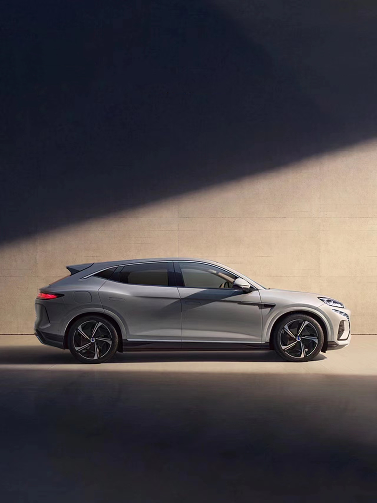 Maximum torque 360N.m DENZA N7 2024 ultra long range 702km edition 230kW 313hp motor 5 door 5 seats SUV 91.3kWh blade battery