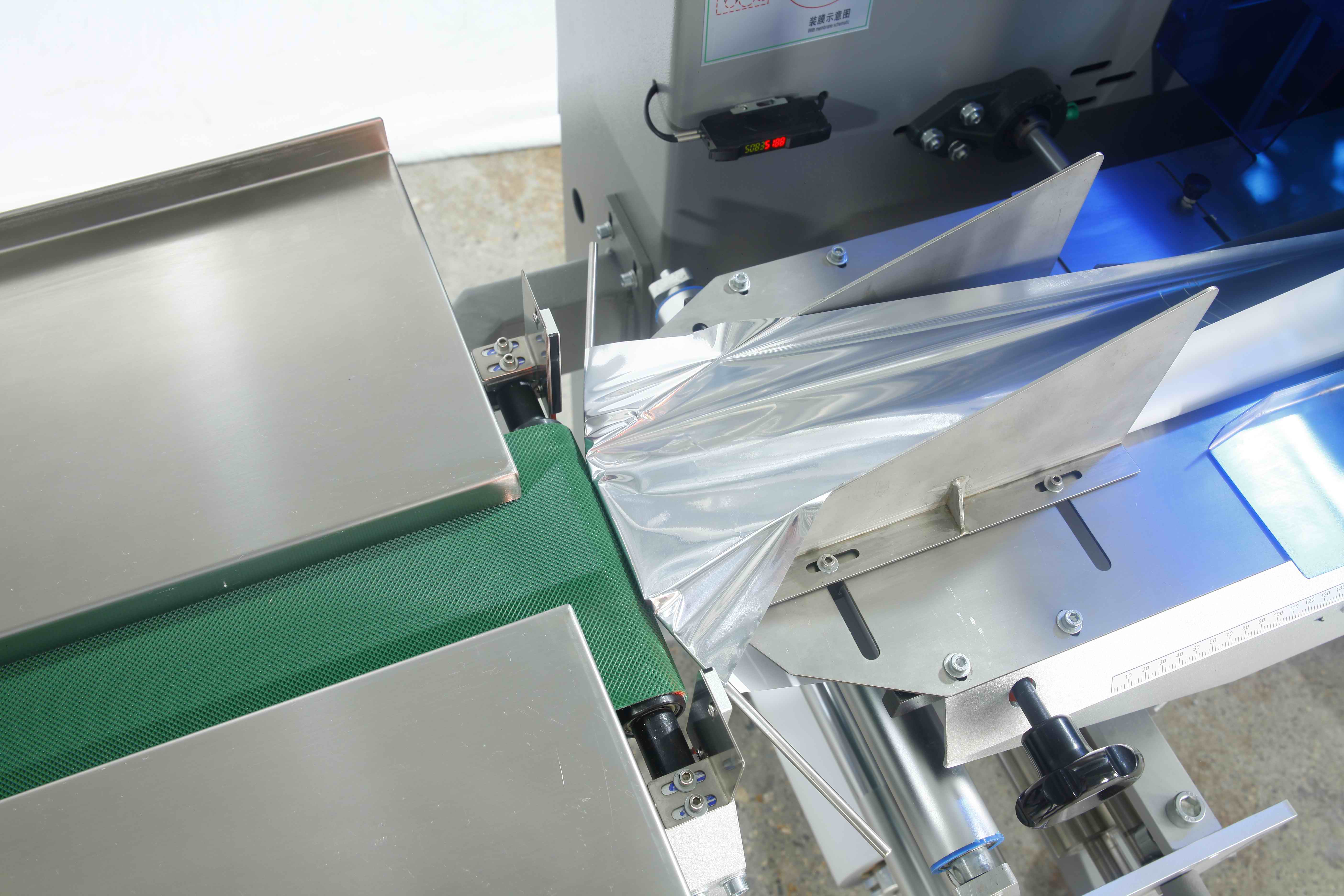 Fully automatic horizontal wrapping flow pack packing machine ice cream lolly popsicle packaging machine