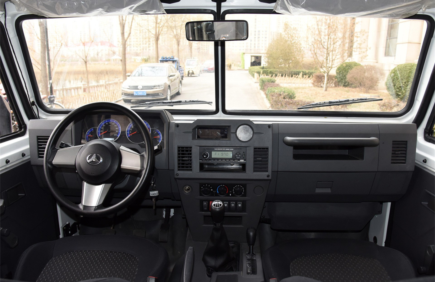 Double Row Diesel 4x4 Off-Road Pickup Truck with Air Suspension Driver's Seat
