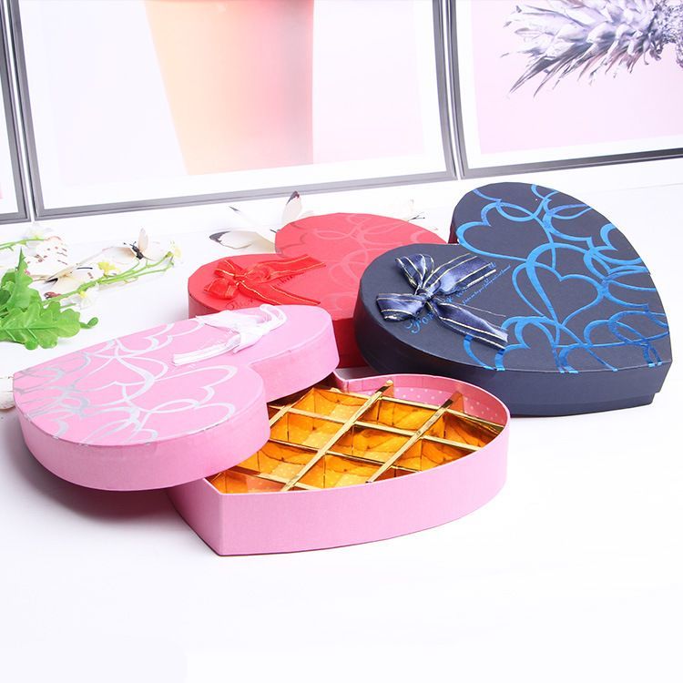 Fashion Luxury High Custom Christmas Seasonal Red Color Heart Shaped Lid and Base Paper Packaging Chocolate Box