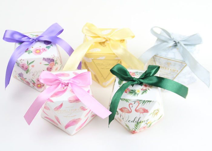 Novel Elegant Wedding Favor Candy Boxes Weight 7g Different Colors Available