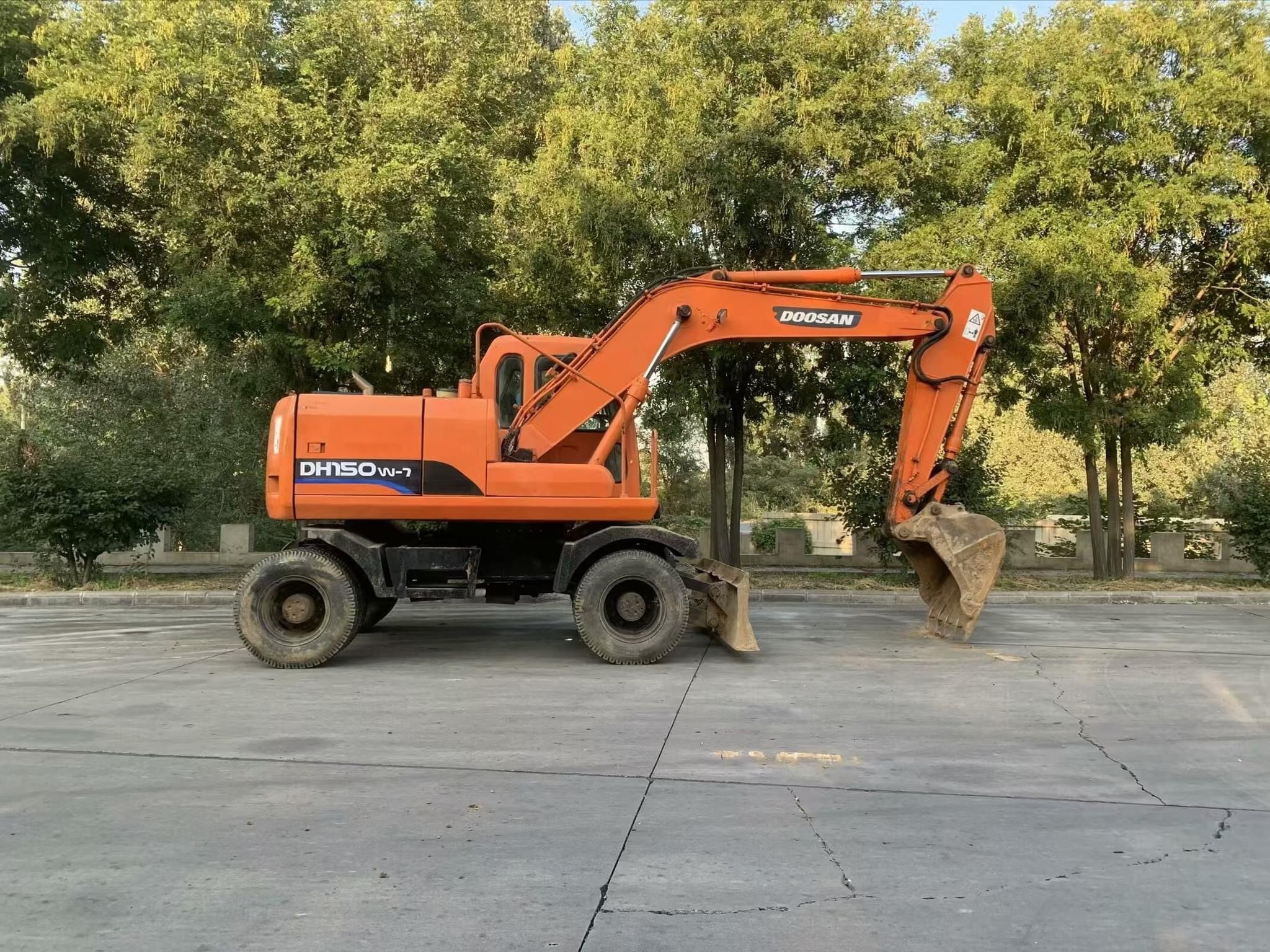 Used Excavator Wheel Excavator Used Doosan Dh150-7 Dx150-7 Excavator