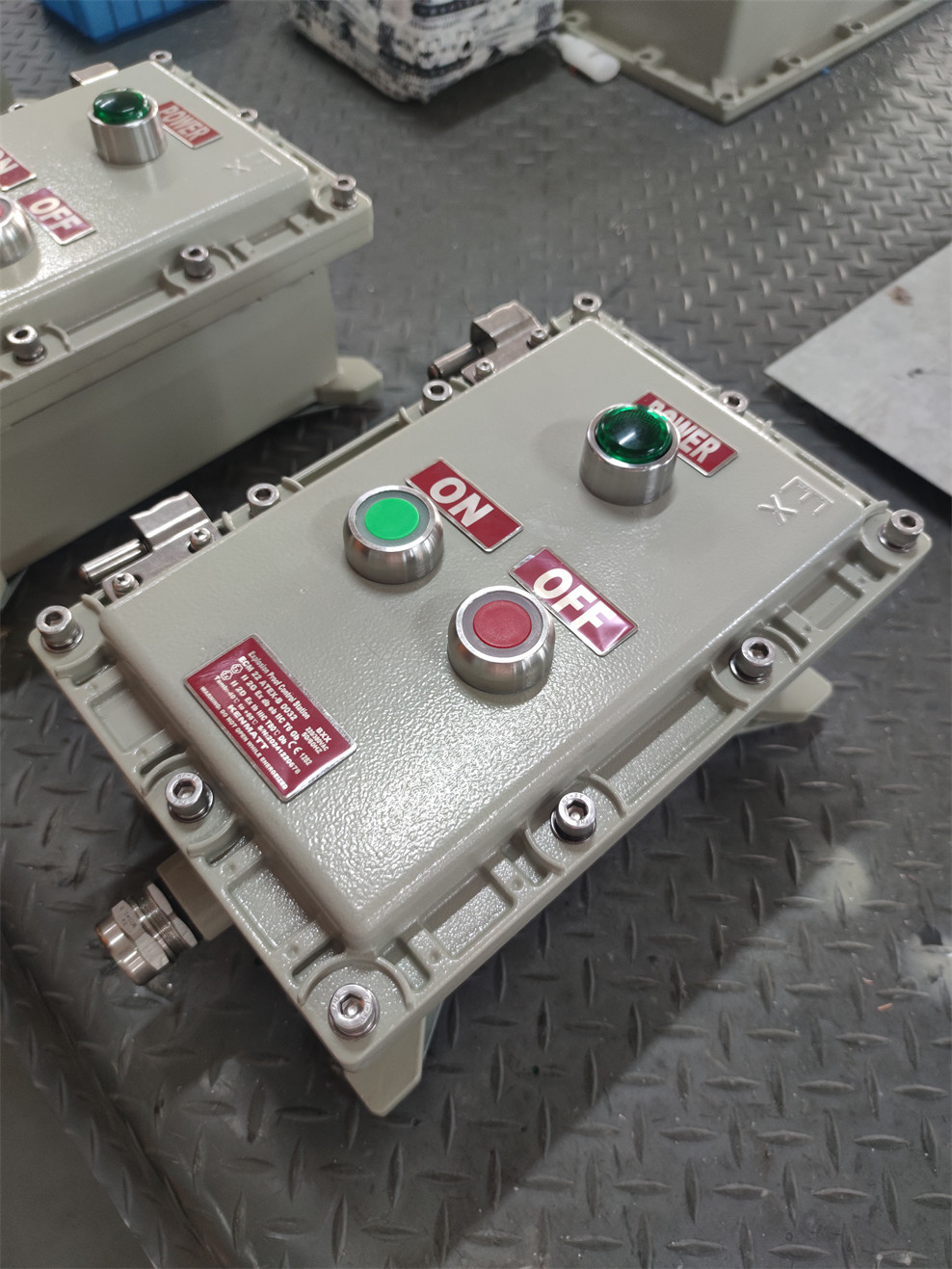10mm Thick Explosion Proof Flameproof Control Sation Box IP66 Anti Corrsion Customized Cable Entry High Reliability For Airport Gas Staion ZONE1