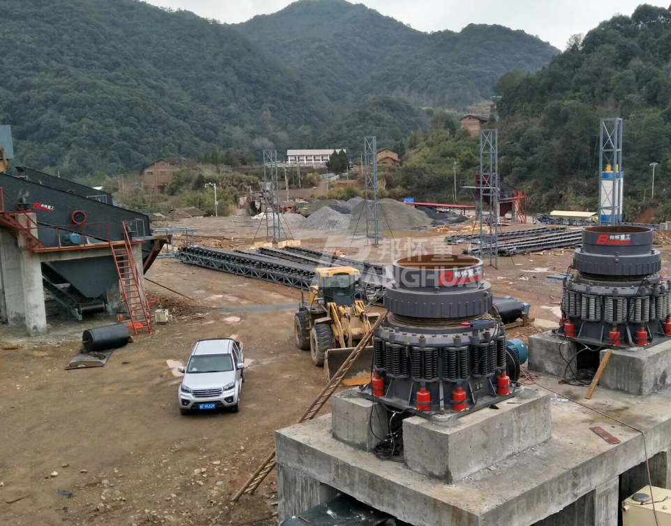 14mm Feed Jaw Cone Crusher 250kw 190t/H Laminated Crushing CS240