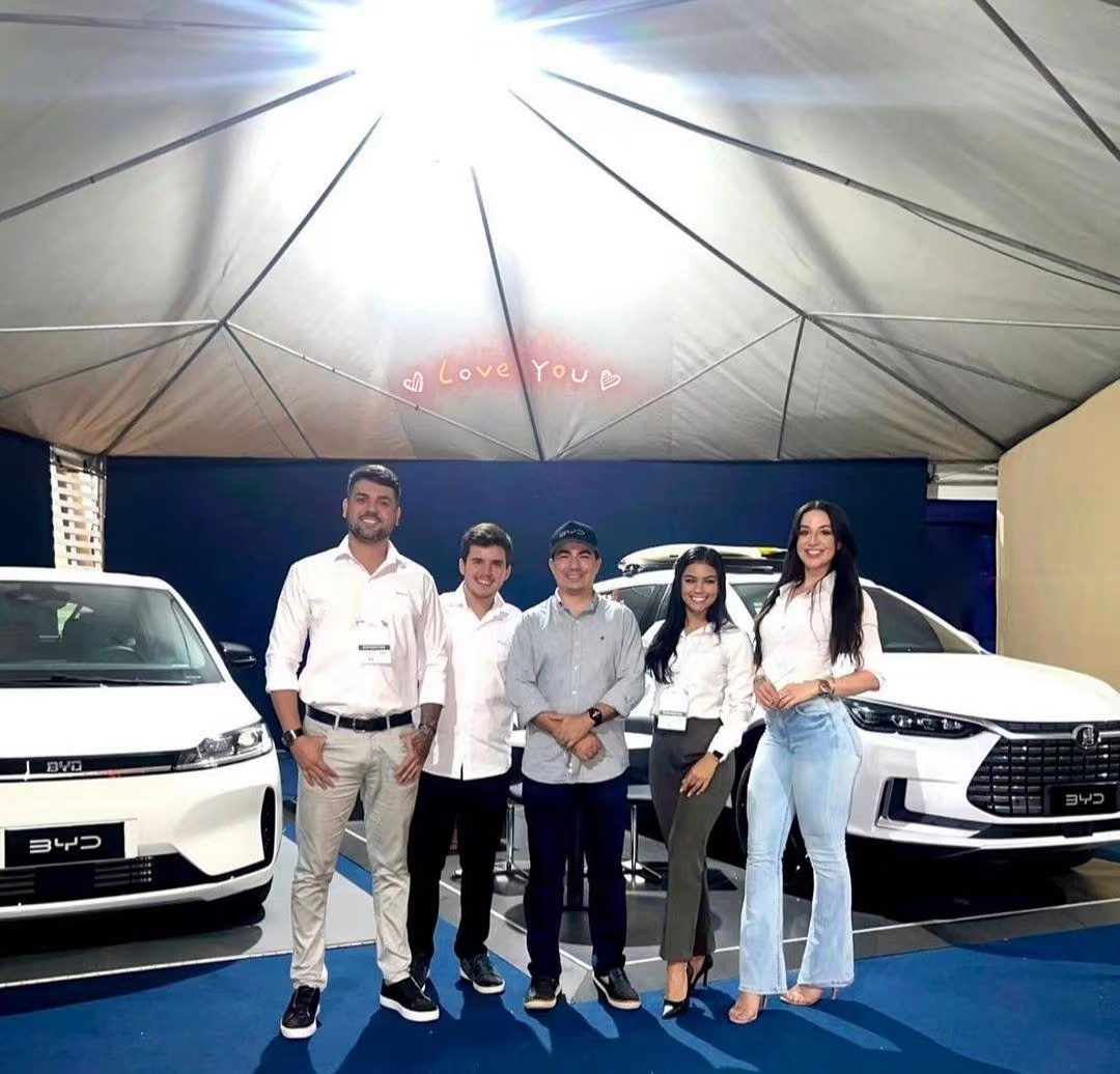 2023 Changan Automobile UNI-K Country VI Oil Truck with Multi-function Steering Wheel and Year 2023