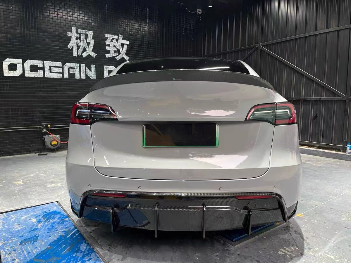 Bright White Model Y Widebody Customized Rear Diffuser Bumper Dry Carbon Fiber