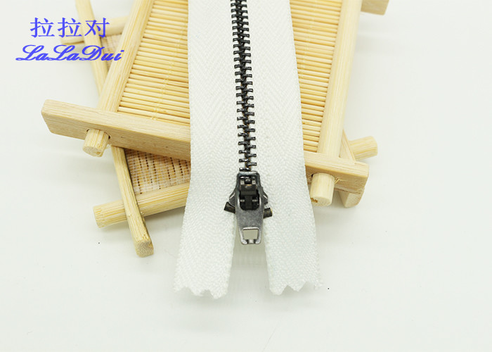 White Tap 5 Inch Separating Zipper , Single Top Stop Gunmetal Teeth 4 Inch Jean Zipper