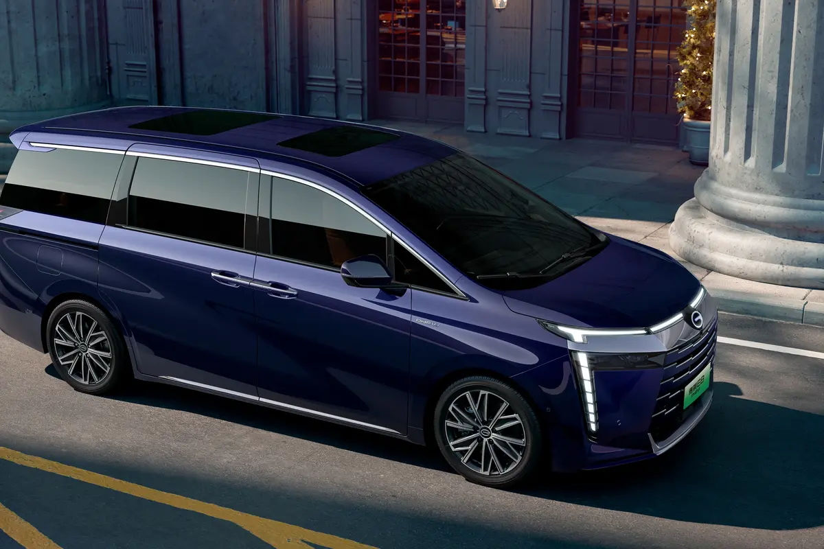 Front Wheel Drive 2.0L 140hp L4 Trumpchi E8 2024 Model Lunar Year Edition Plug-In Hybrid Electric Vehicle for Your Budget