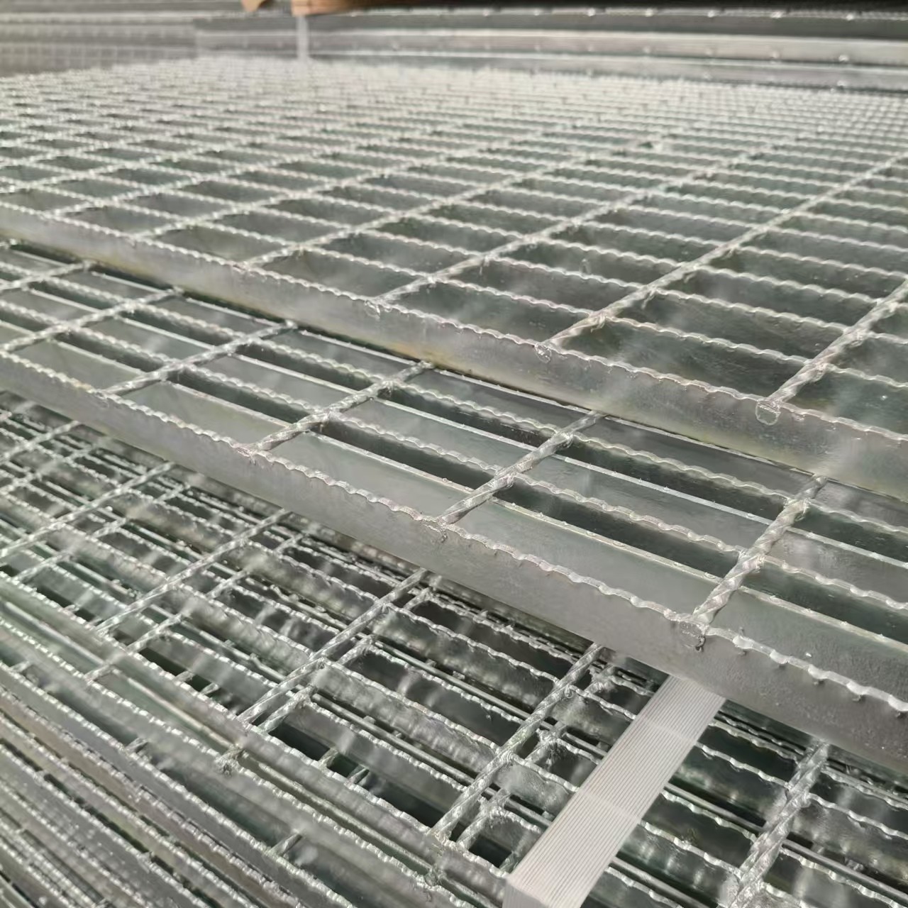 Marine-Grade Steel Gratings: Corrosion-Resistant and Durable