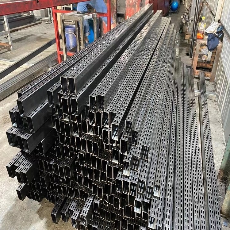 50Hz Electric 2000kg Steel Automatic Shelf Punching Machine With 4mm Hole Diameter