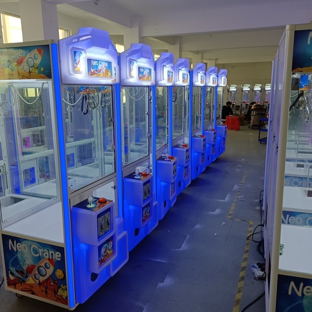 Big Toy Catching Machine , Prize Showcase Claw Machine CE Certified
