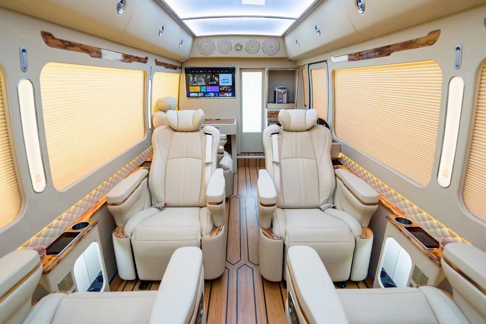 Toyota Coaster 11-seater tourist bus business reception bus gasoline rear drive 4×2 manual transmission
