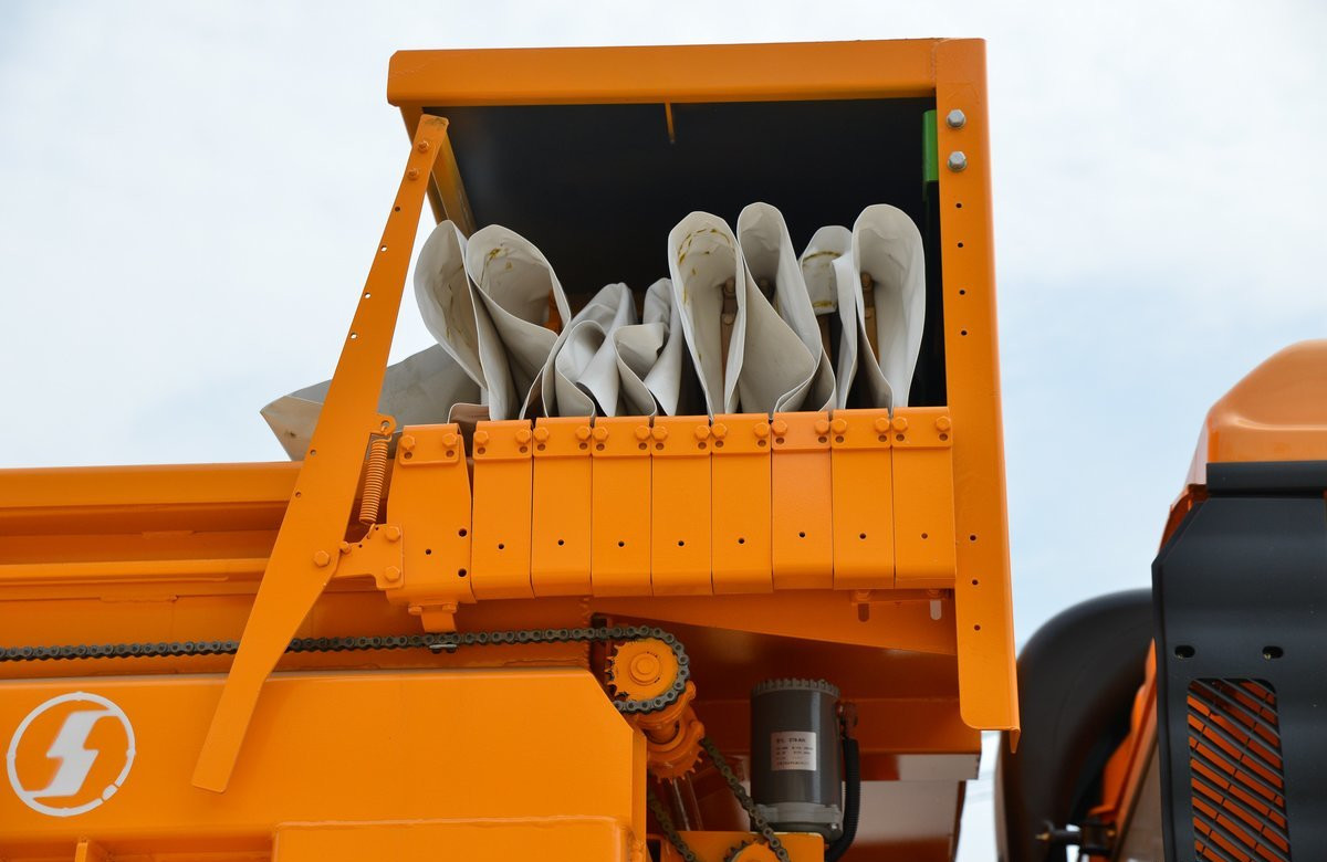 Used 8*4 Dump Truck For Sale Shacman 430hp CNG Engine M3000S 11 Meters Long A/C