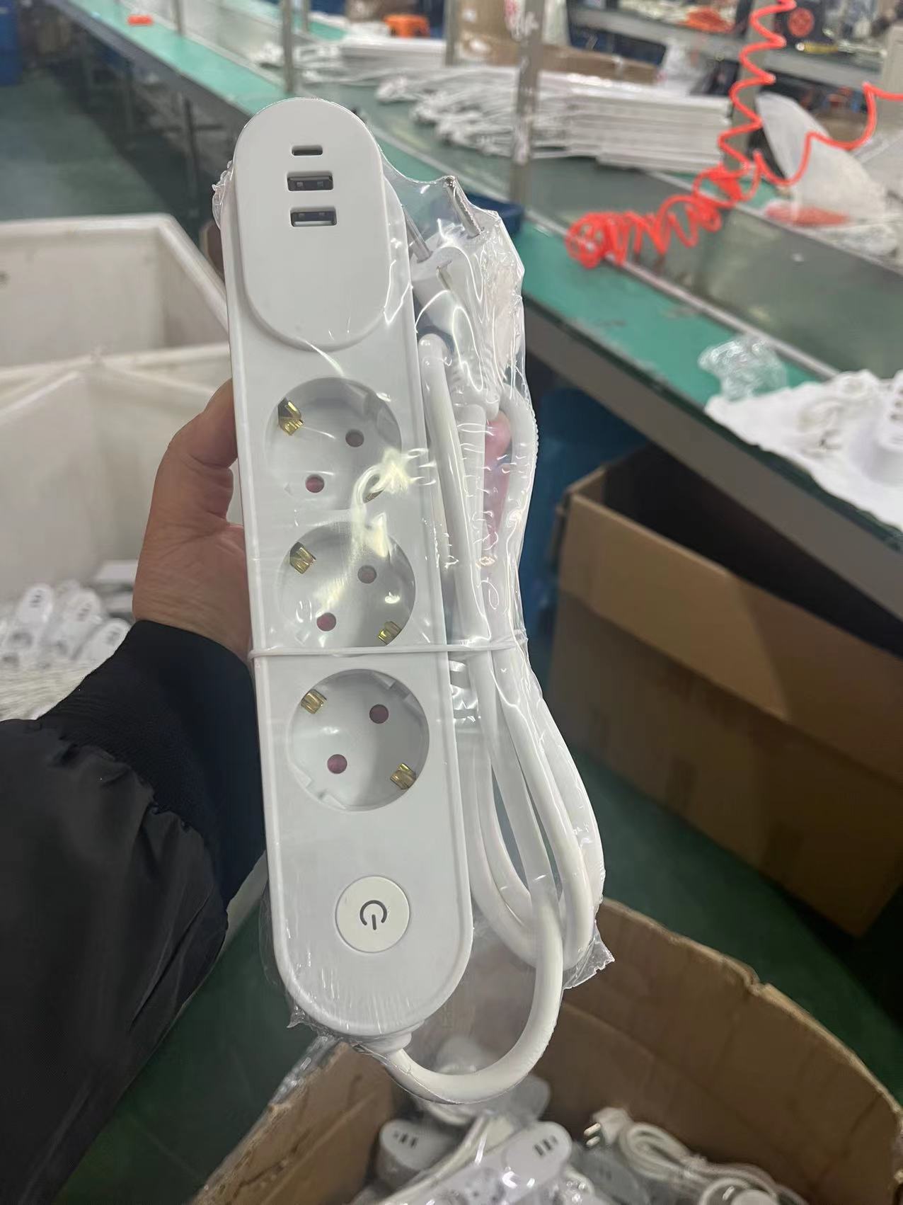 European Standard Socket with Multiple Portable Socket Outlet USB Type A/C Shutters Switch 0.8M Cable Length H05VV-F 3G1.5mm2 Wiring