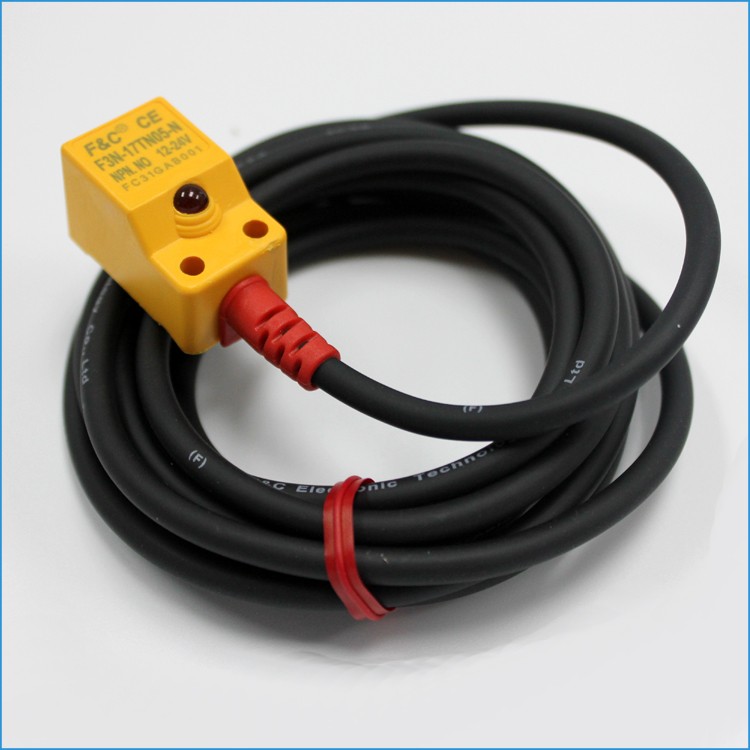 5mm horizontal sensing 12V DC NPN NC normally closed inductive proximity sensor.jpg