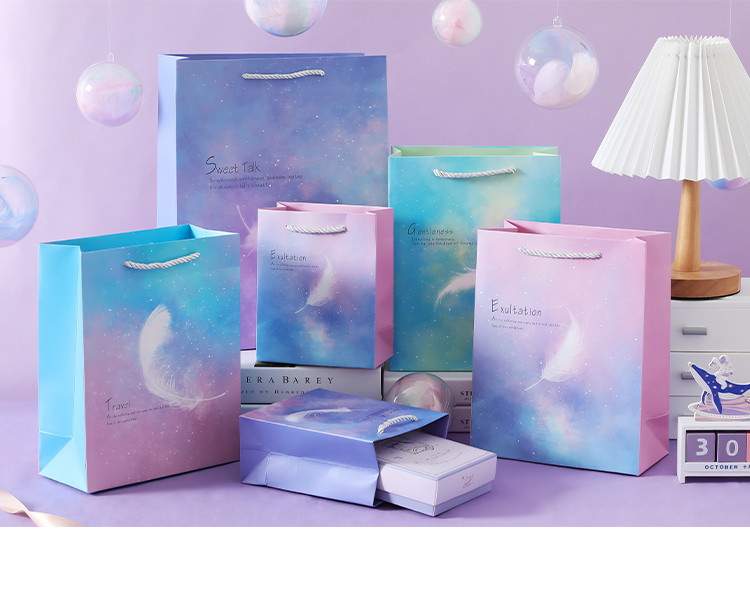 Rectangle 14*7*15cm Recycled Paper Gift Bags For Clothes