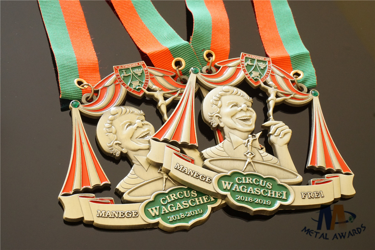 Shiny Brass Die Cast Mold Math Medals Awards With 2 Eyes Medaille Bespoke Type