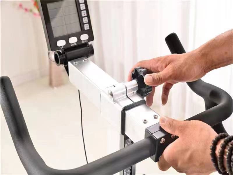 2023 Newest Type Adjustable Air Resistance Stationary Exercise Upright Spinning Airbike Assault