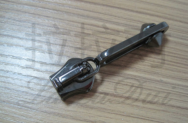Plating And Polishing Metal Zipper Pulls Dull Nickel Finish Gunmetal / Silver Color