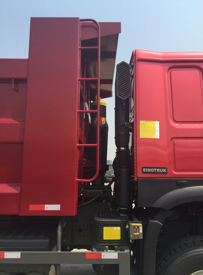 Tipper Truck SINOTRUK HOWO 371HP 12 Wheels LHD 31 Tons 20-30CBM ZZ3317N3567W 2