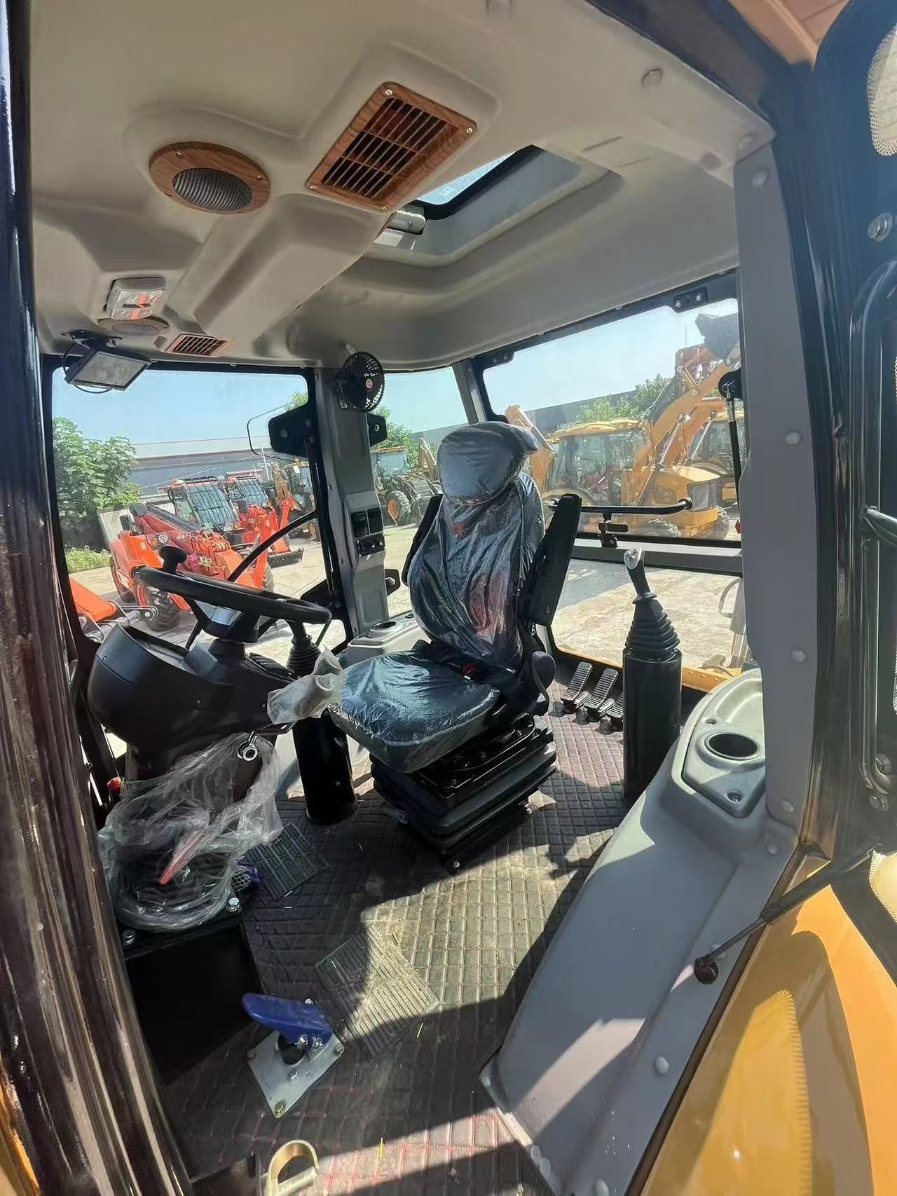 The CAT430F Backhoe Loader Has Excellent Excavation And Loading Capabilities