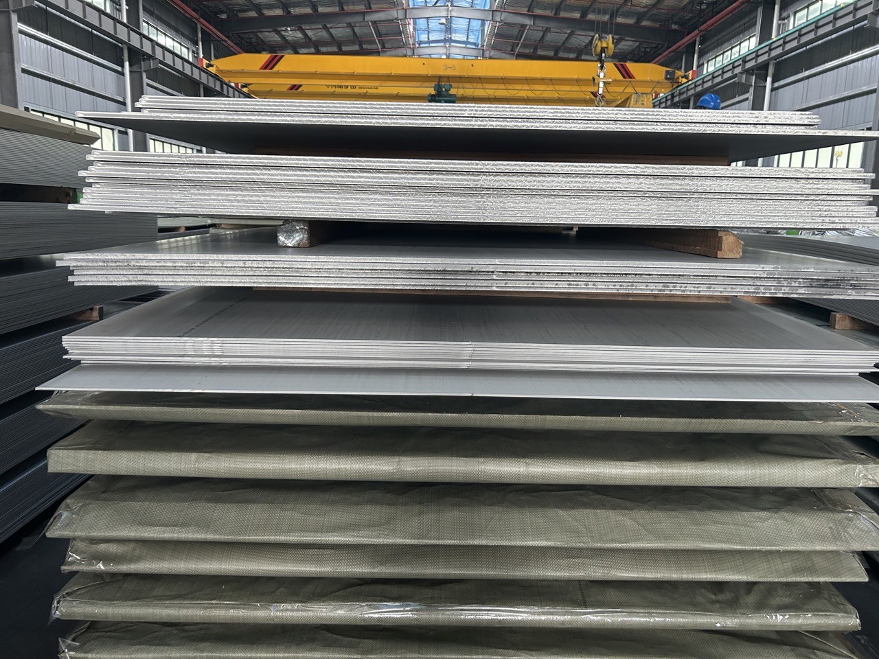 8k Heat Resistant Stainless Steel Sheet 0.3mm Brushed Hot Rolled Rustproof