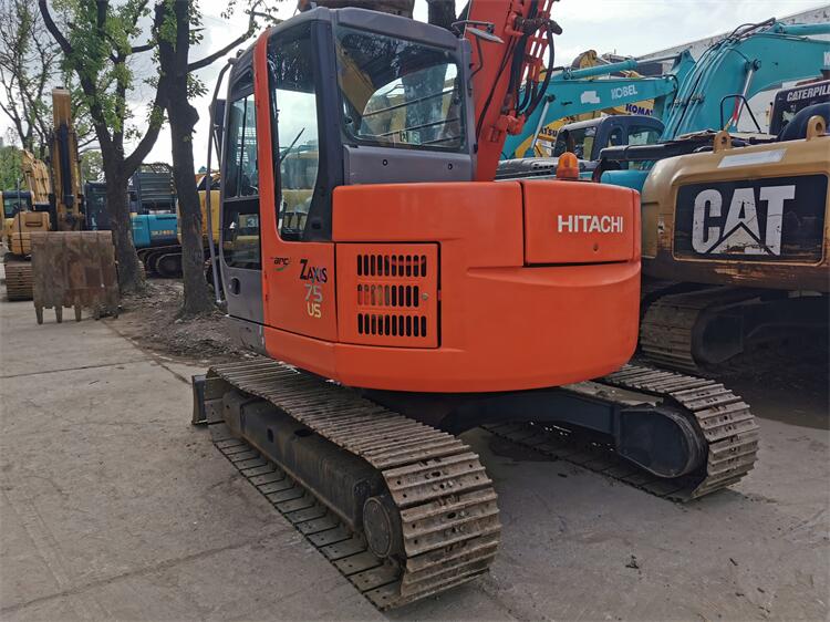 90% HITACHI ZX60/70/75 Excavator from Japan Operating Weight 7100KG Bucket Capacity 0.33m3