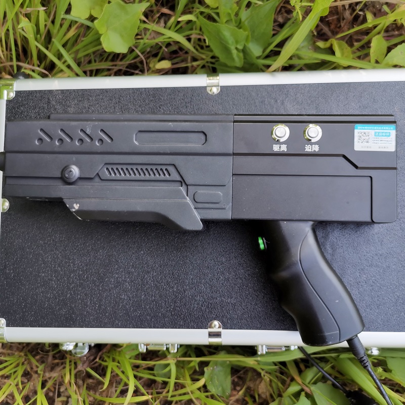 80W UAV jammer / interceptor, 1500m directional jamming range 915m / GPS / 2.4g/5.8g four segment UAV jammer