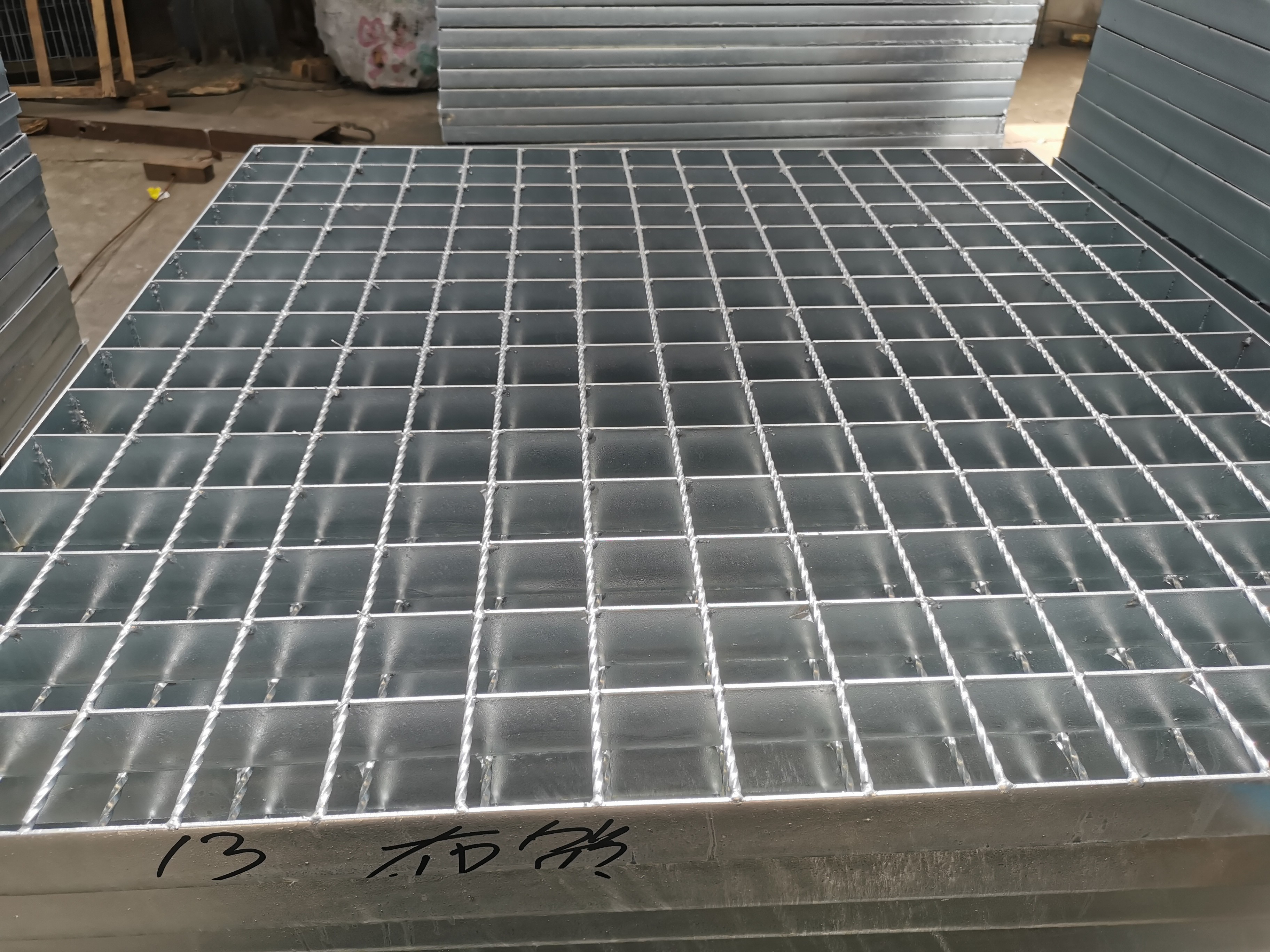 Anti Corrosion Stair Treads Steel Grating 200mm ISO9001 Approved